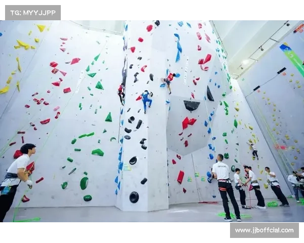 青少年攀岩公开赛在西安举行，结合公益课堂